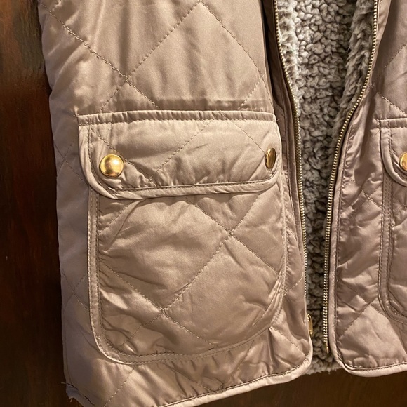 Thread and Supply Reversible Quilted and Sherpa Lined Vest - Picture 9 of 10